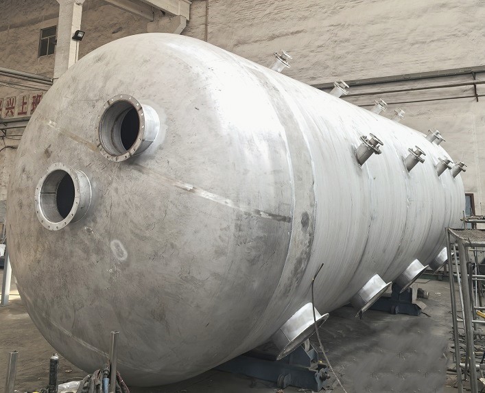 1738918844715895.jpg 不銹鋼吸附塔.jpg